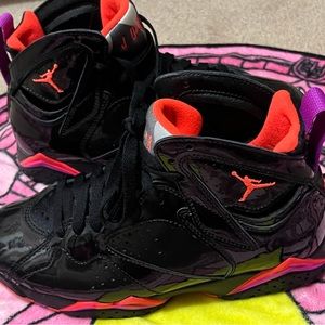 AIR JORDAN 7 RETRO WMNS "BLACK PATENT"